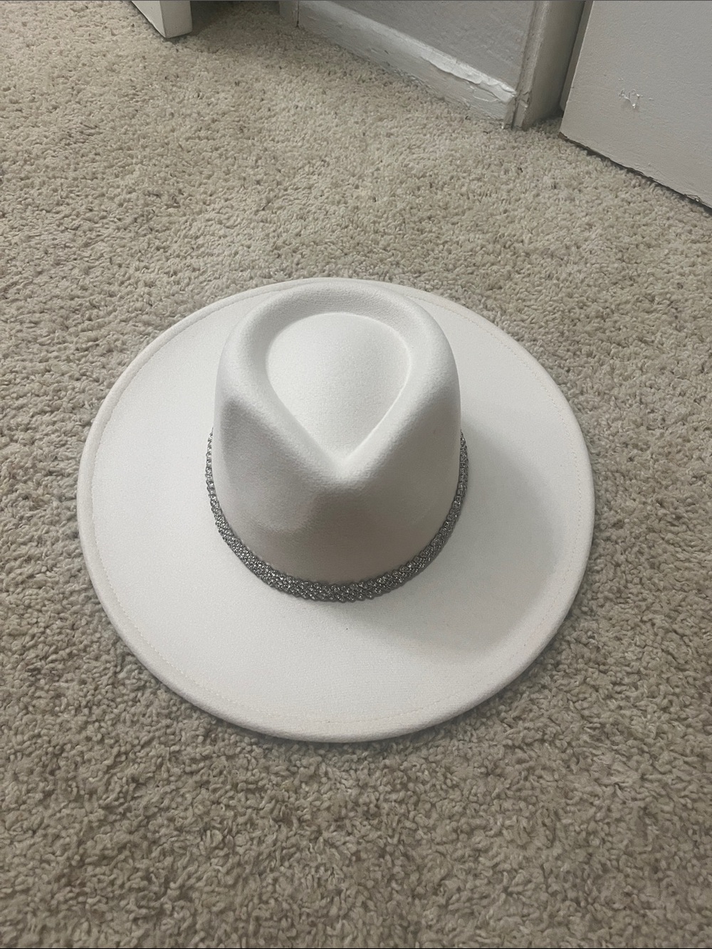 Ivory Wide-Brim hat with Silver Braided Band